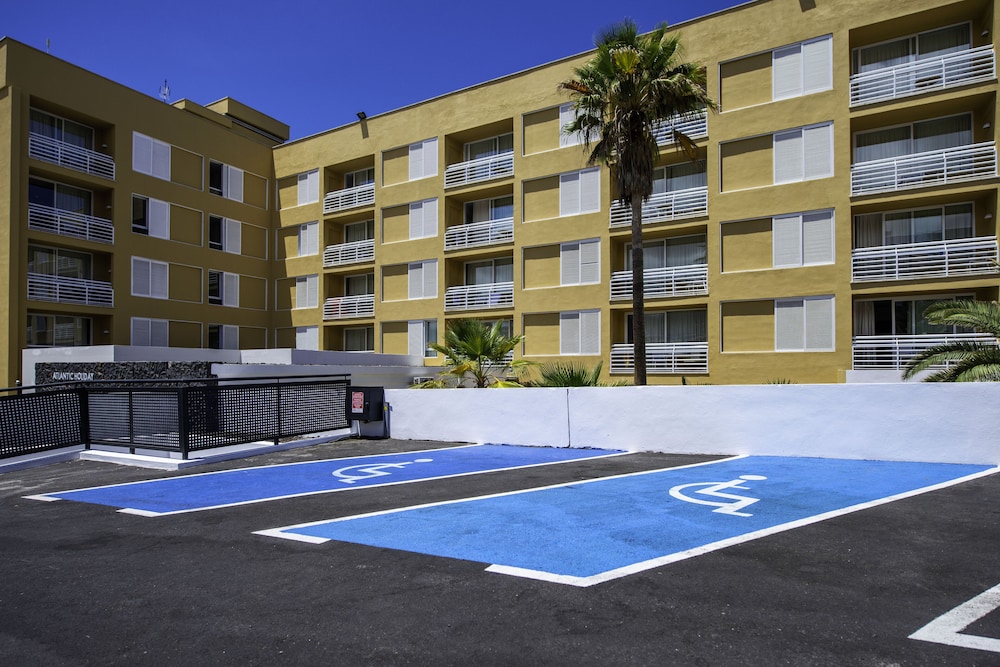 Atlantic Holiday Hotel 66/72