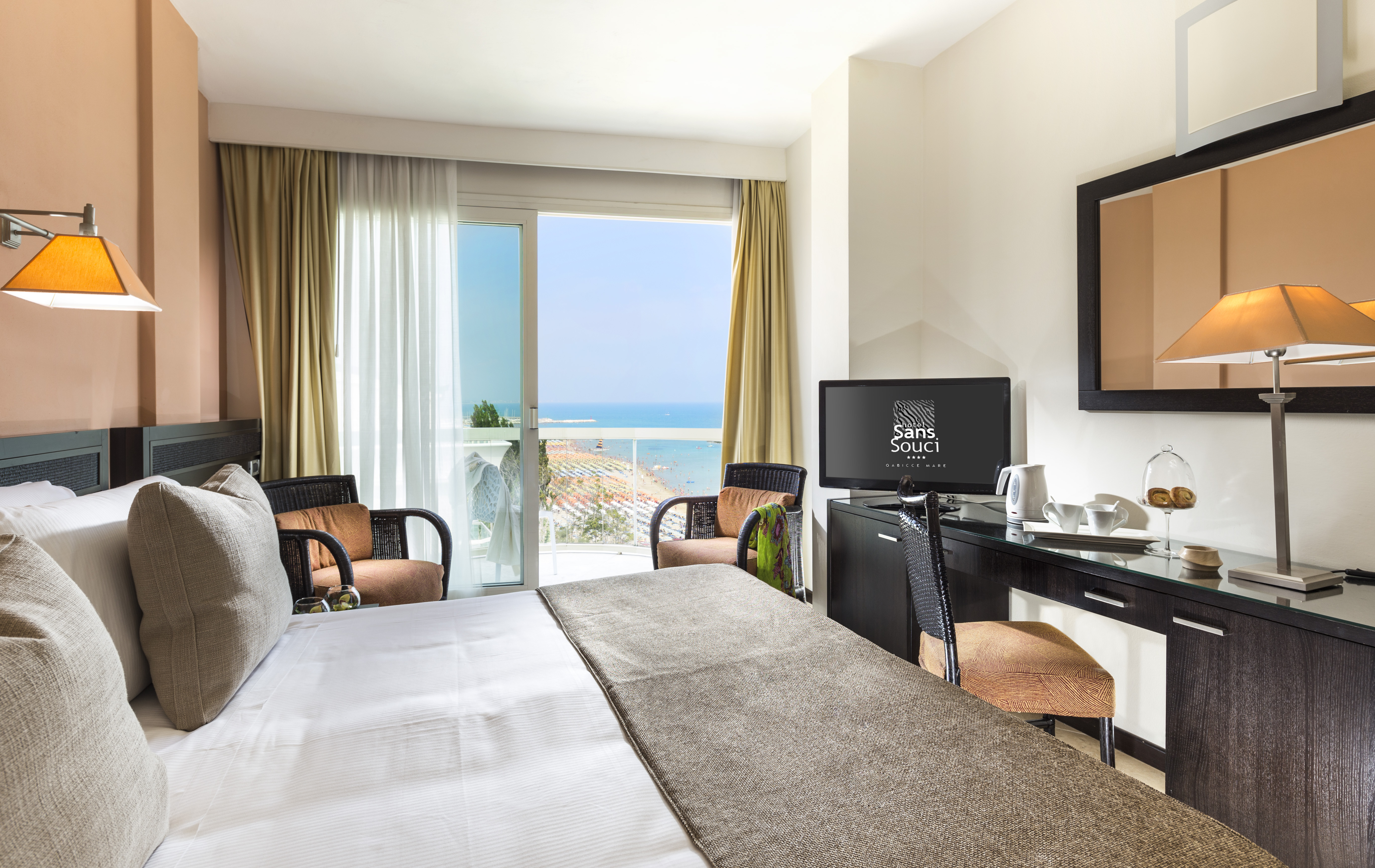 Standard, Double Bed, Side Sea View