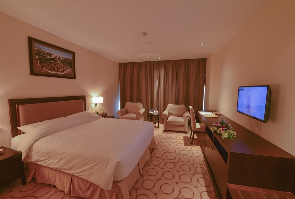 Aristo International Hotel 7/53