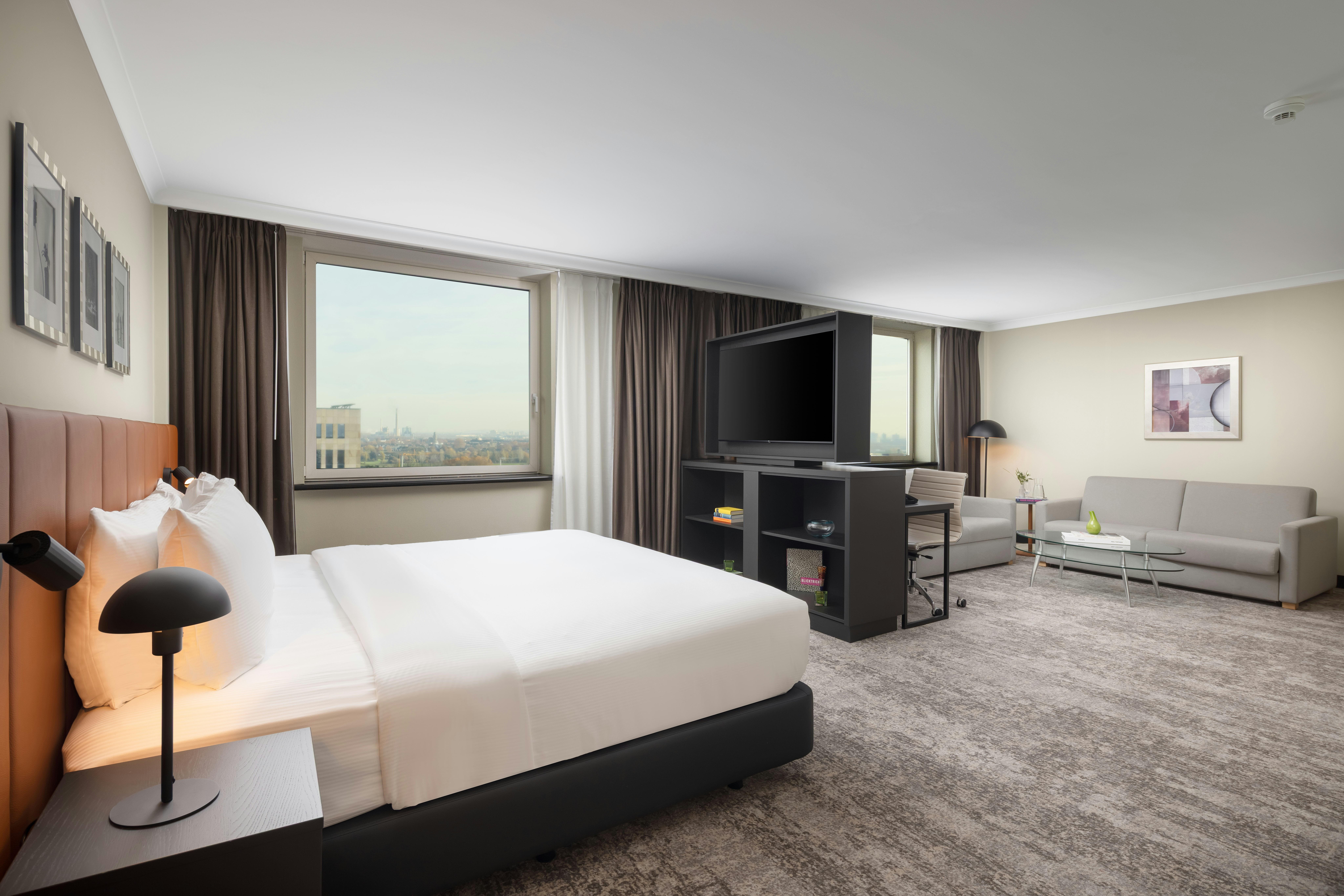 junior suite, king bed