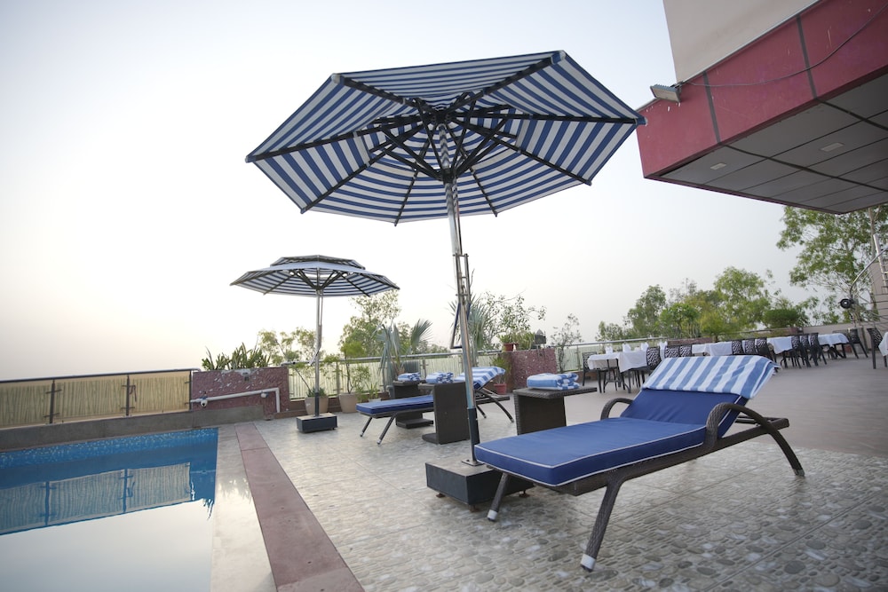 Hotel Atulyaa Taj 41/48