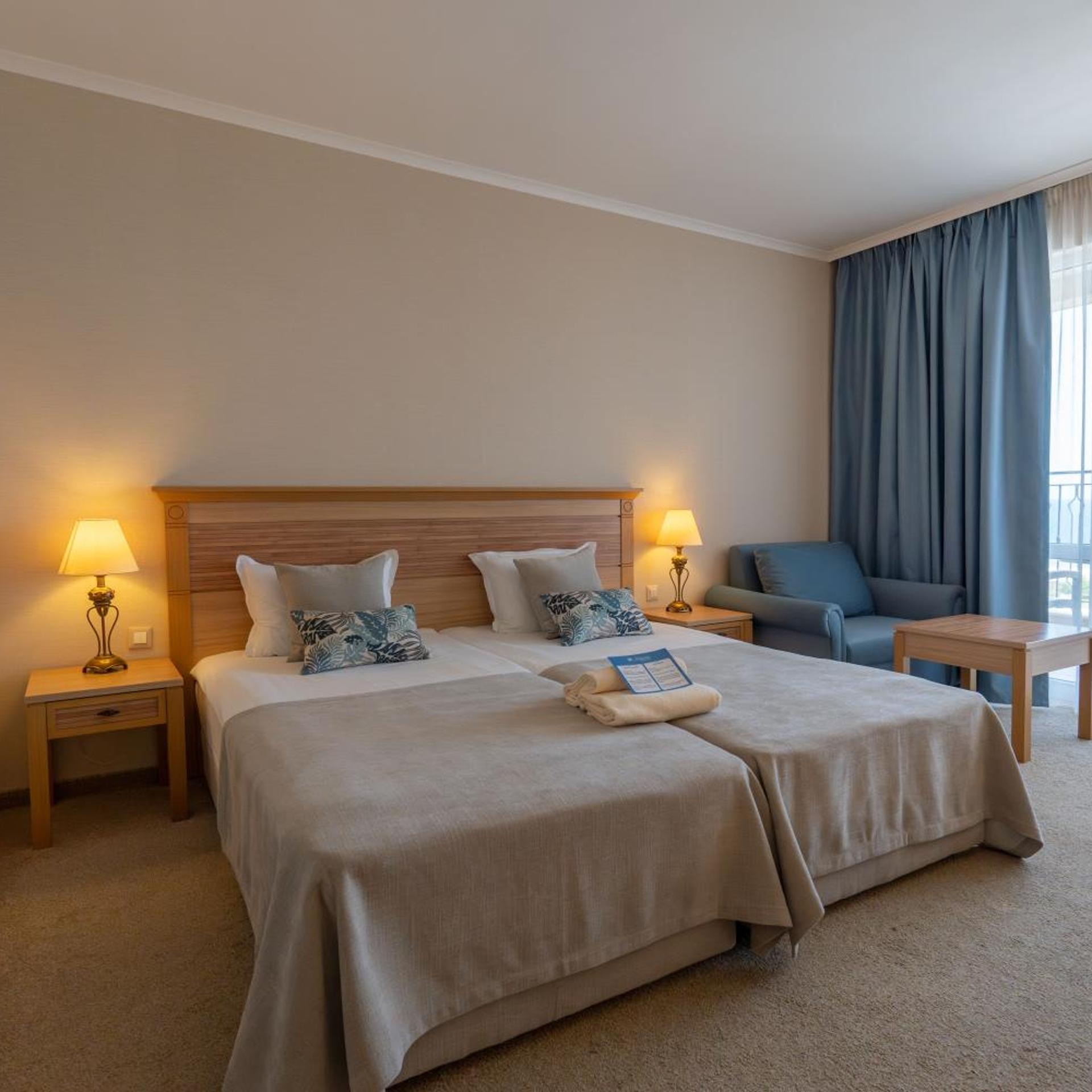 غرفة قياسية بسريرين منفصلين بإطلالة على البحر في طابق مرتفع، DIT Majestic Beach Resort 6/10