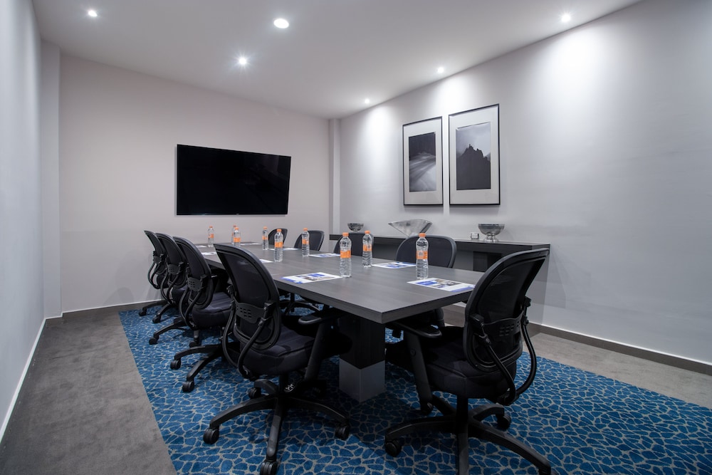 Holiday Inn Express Suites Hermosillo 40/50