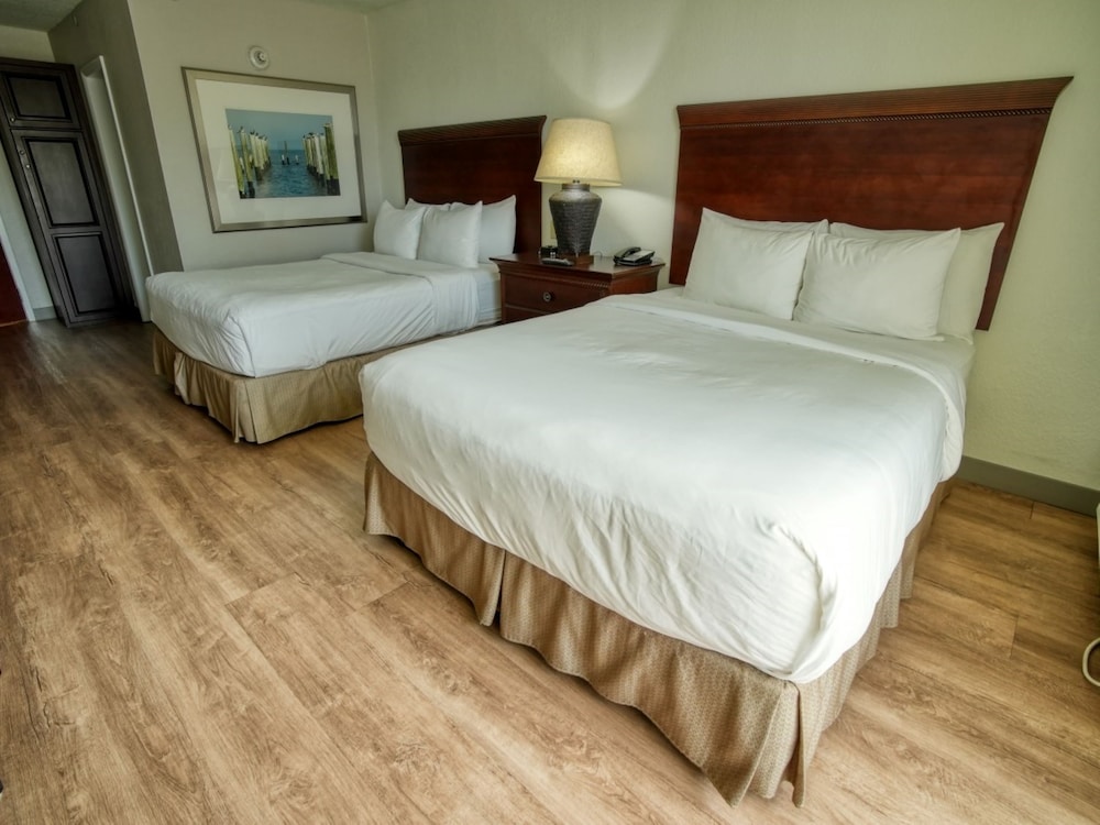 Treasure Bay Hotel and Marina 22/63