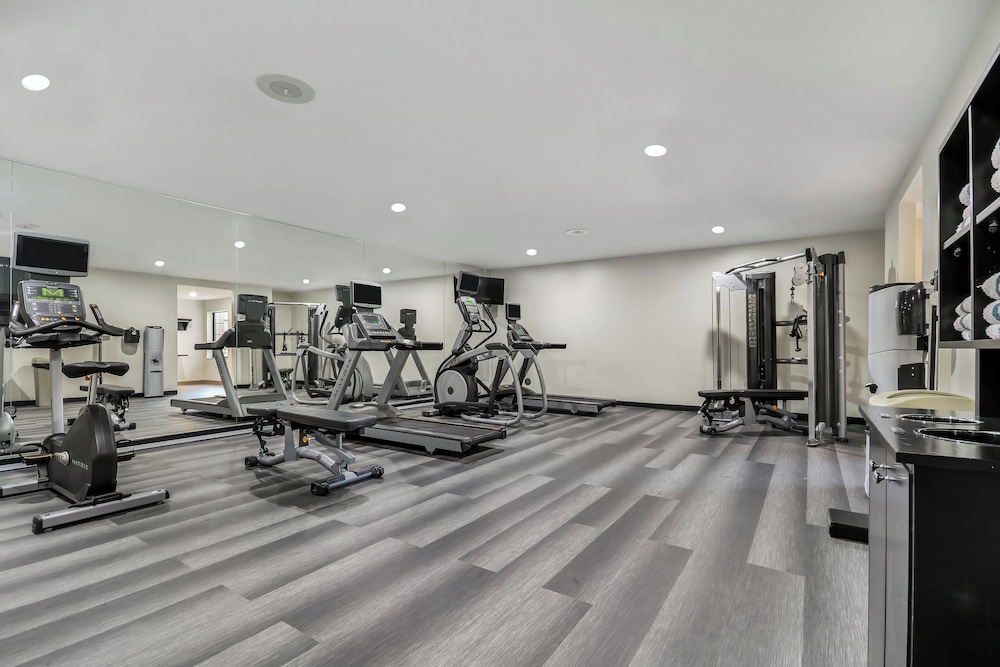 Staybridge Suites Toledo - Maumee 41/72