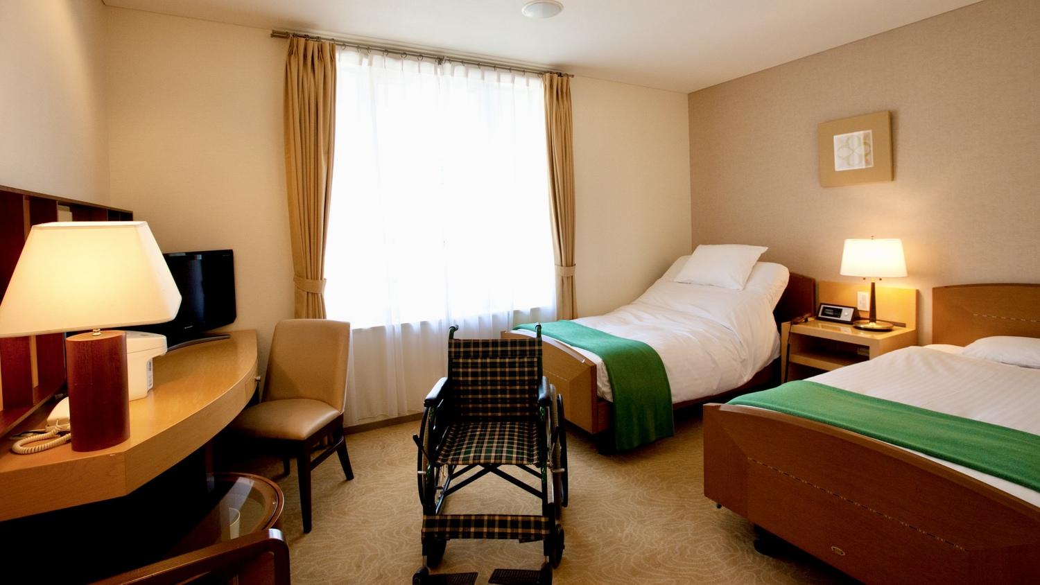 Universal, Twin Beds