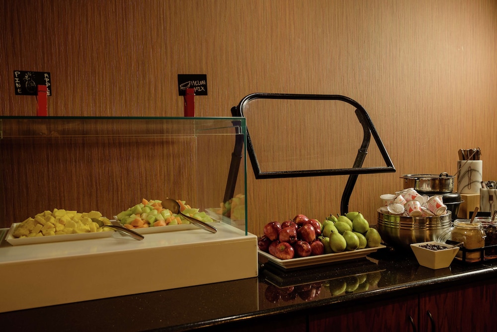 Embassy Suites by Hilton Minneapolis North 63/72