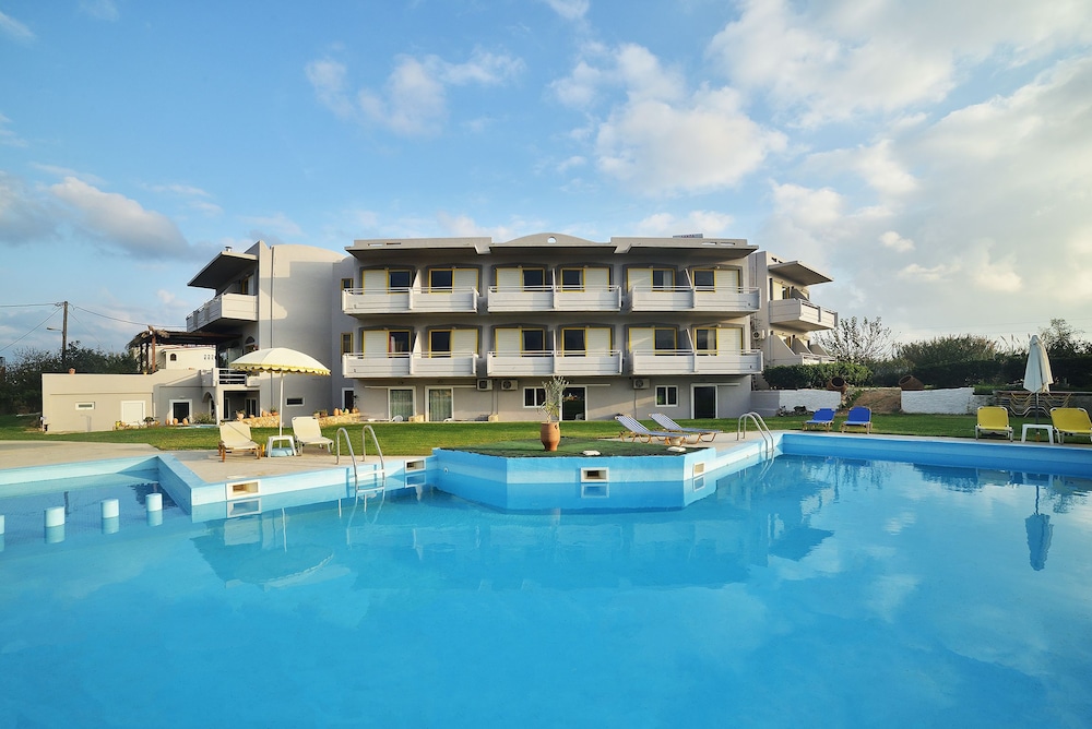 Nereides Hotel in Platanias