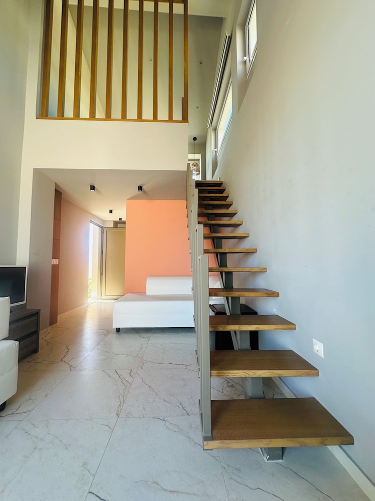 Saradari Beach Hotel 6/50