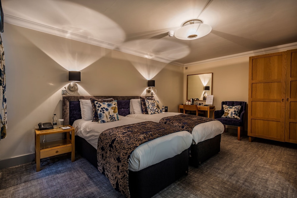 Three Swans Hotel 7/49