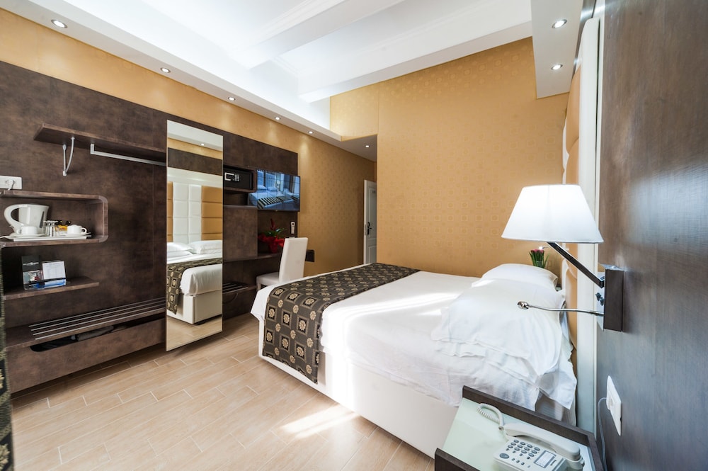 Relais Trevi 95 Boutique Hotel 12/74