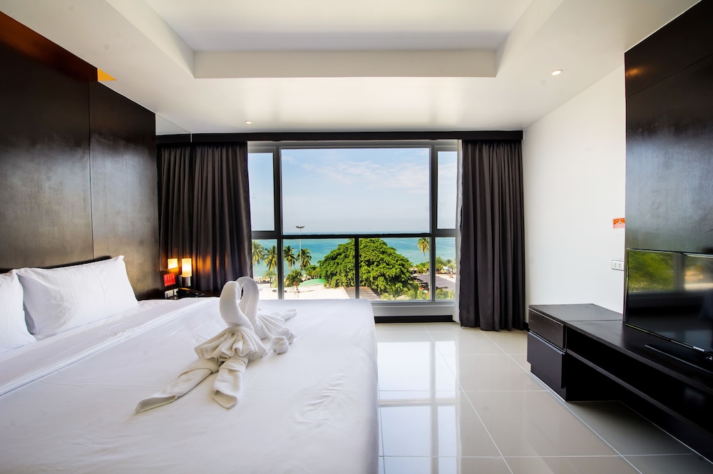 DELUXE SEA VIEW