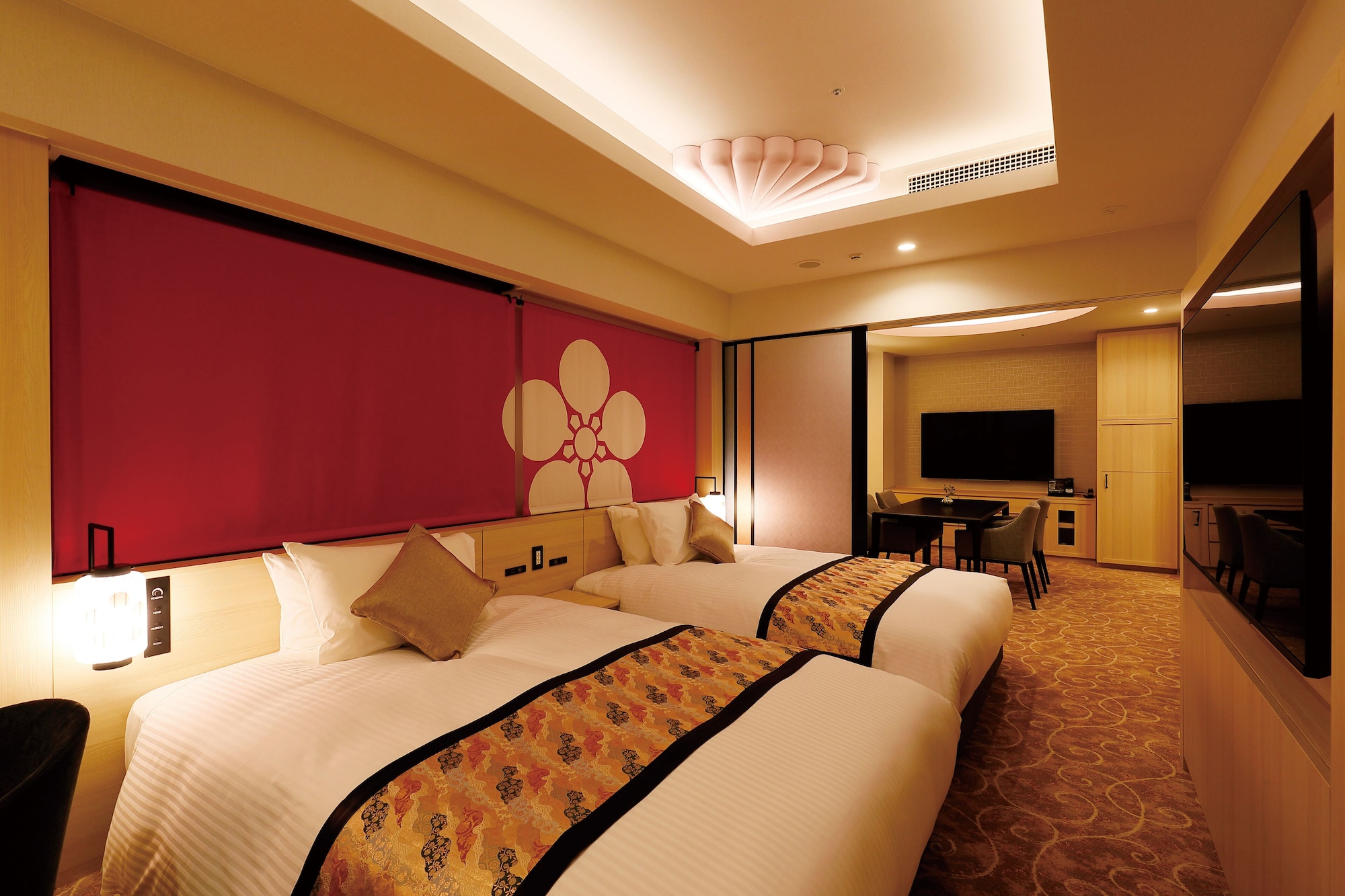 SUITE, 2 DOUBLE BEDS