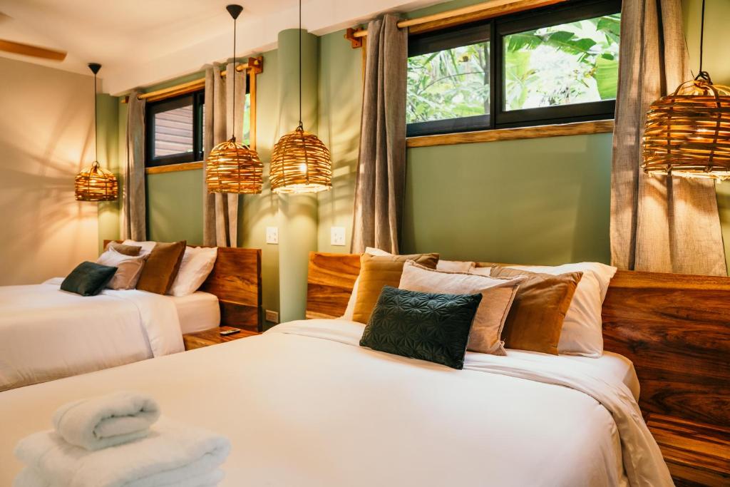 Deluxe, 2 Queen Beds