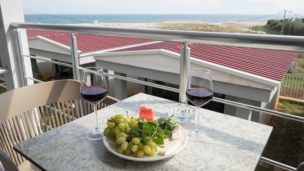 Yalikoy Deniz Otel 30/50