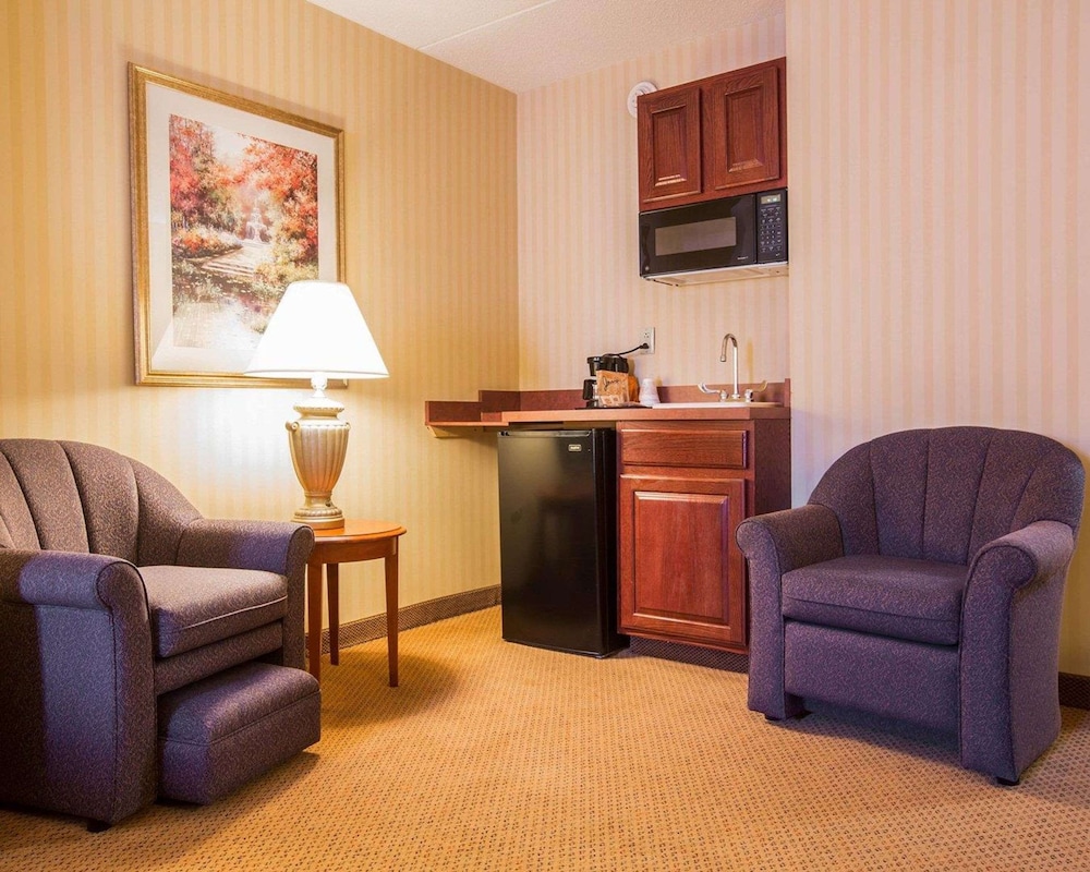 Comfort Inn & Suites Hawthorne NY 45/72