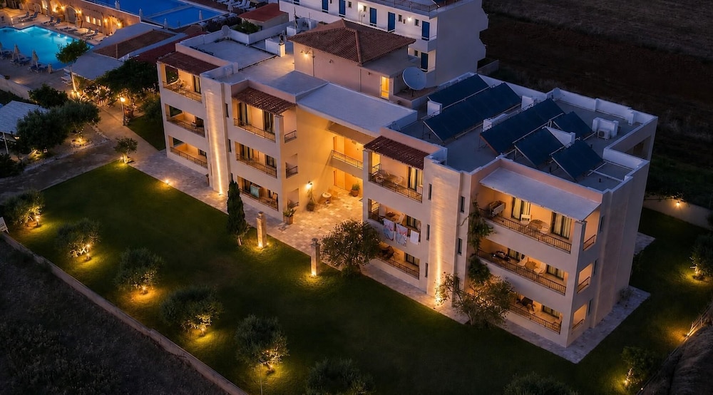 Golden Bay Apartments-Garden Haven 7/87