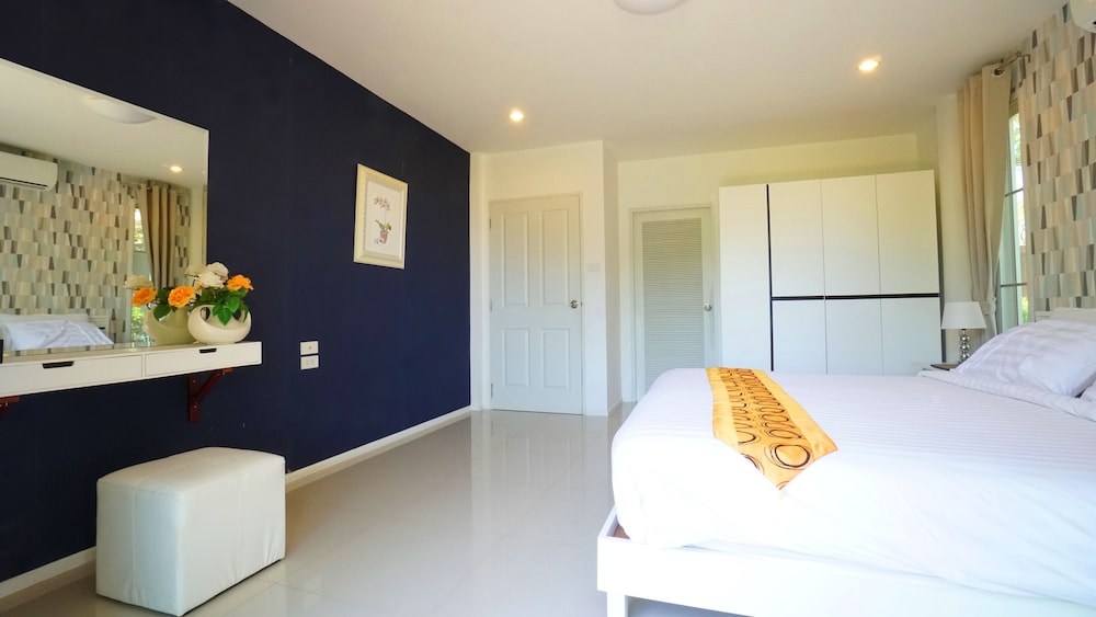 Nariya Bayfront Phuket 30/50