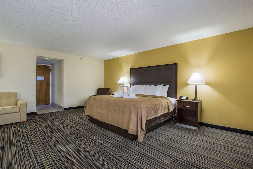 Quality Inn Grayville, IL 11/35