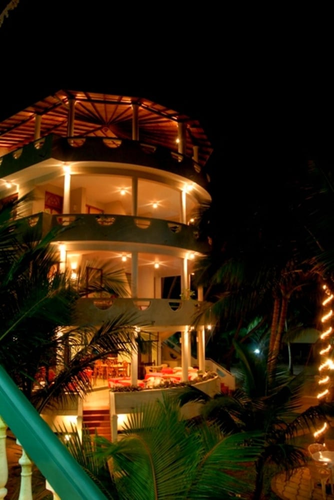 Oasey Beach Hotel 4/69