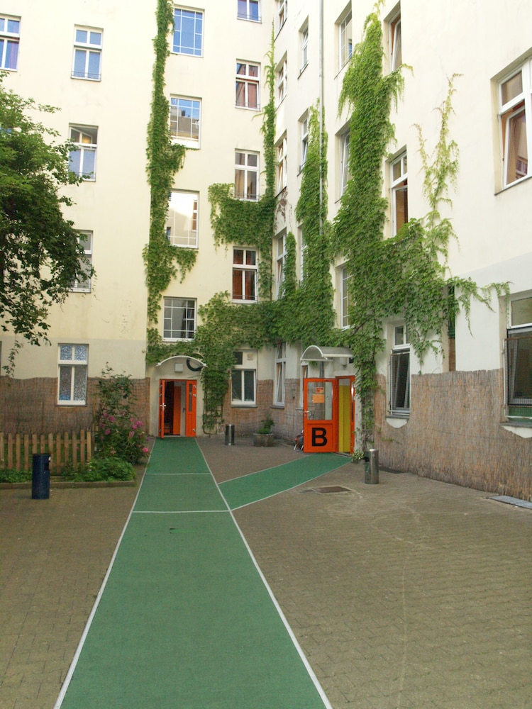 HappyGoLucky Hotel + Hostel 40/52