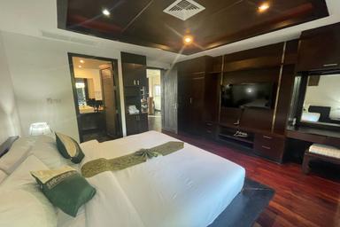 1 Bedroom, King Bed, Hill View