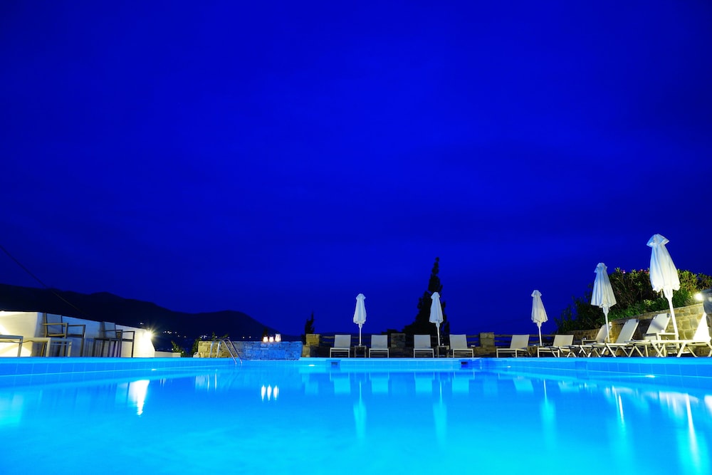 Akrotiri Hotel 63/68
