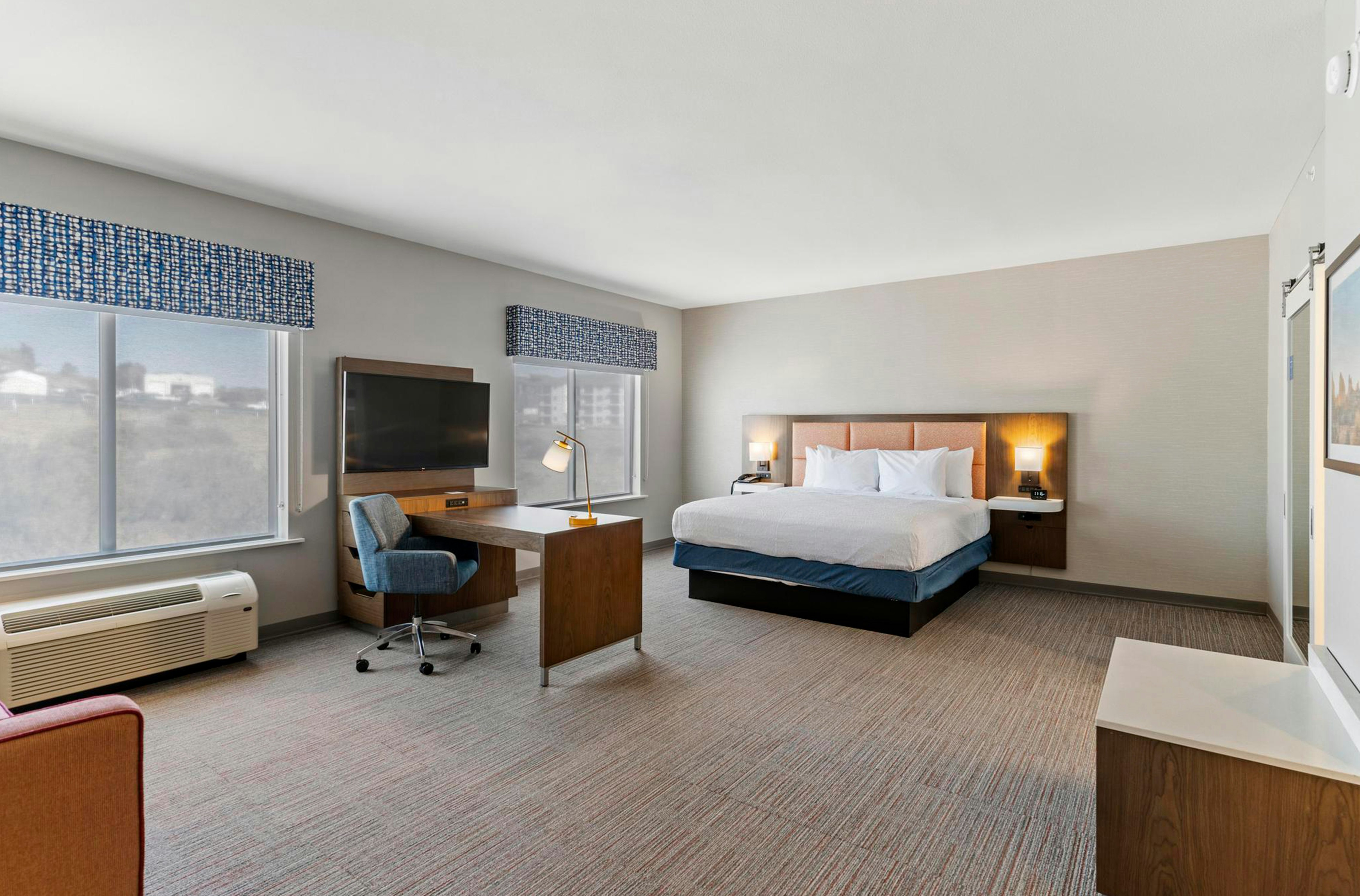 STUDIO, KING BED, ACCESSIBLE