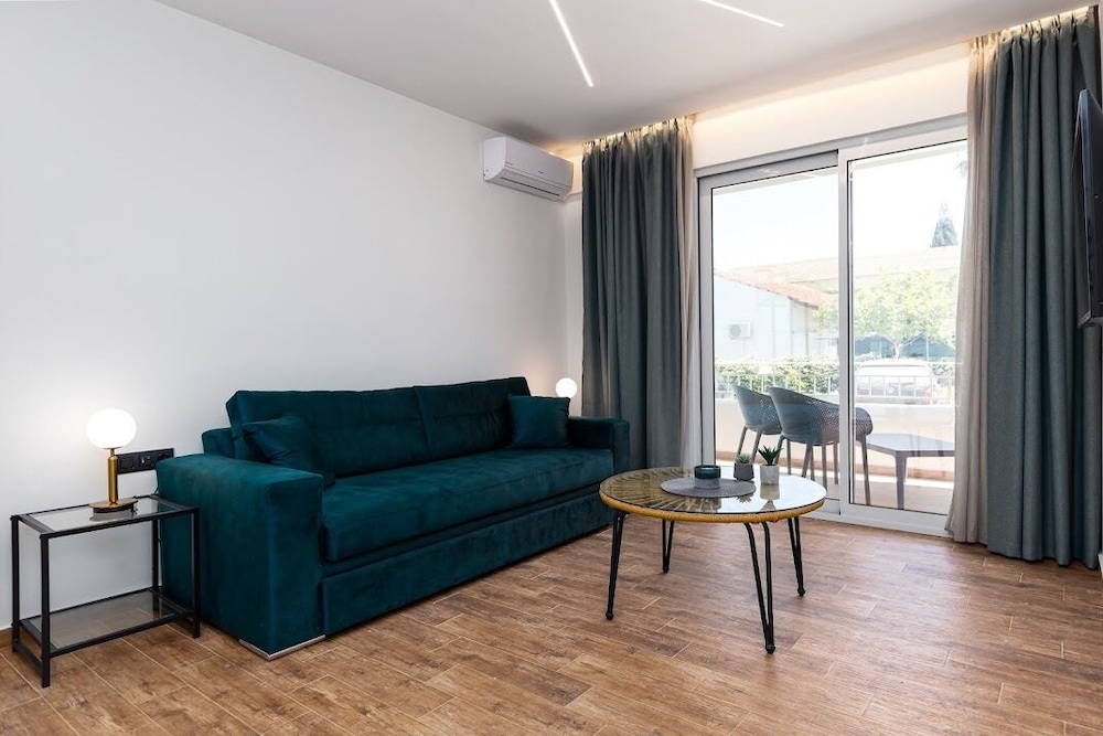 Sirocco Hotel 25/36