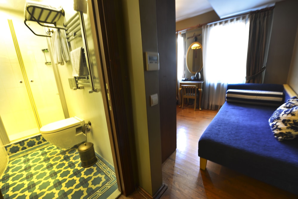 MERIAL HOTEL 20/43