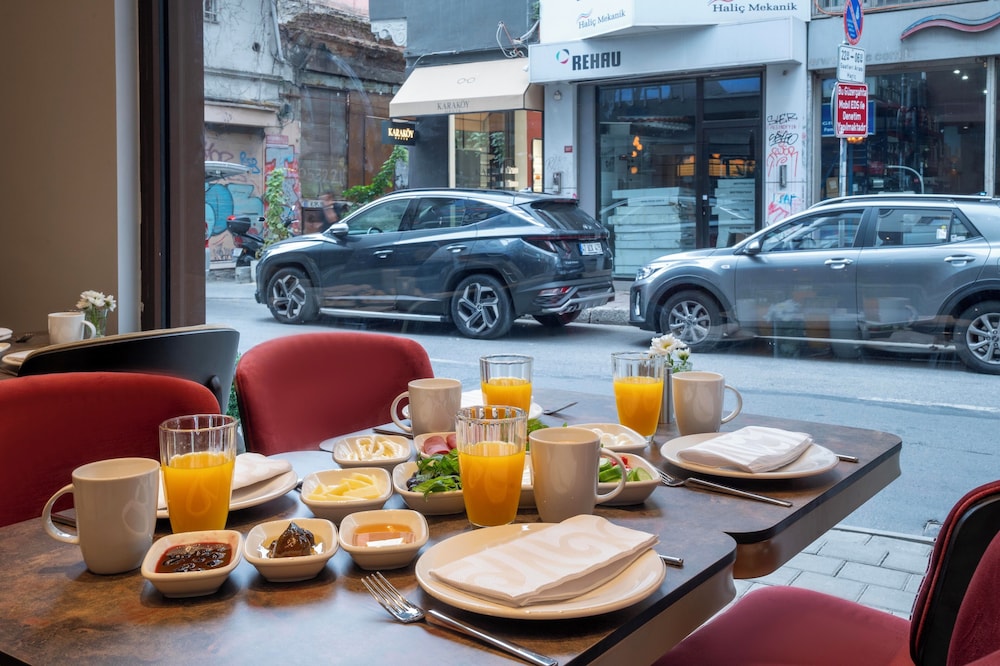 Smart and Simple Hotel Karakoy 34/50