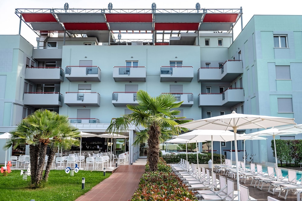 Domino Suite Hotel 1/50