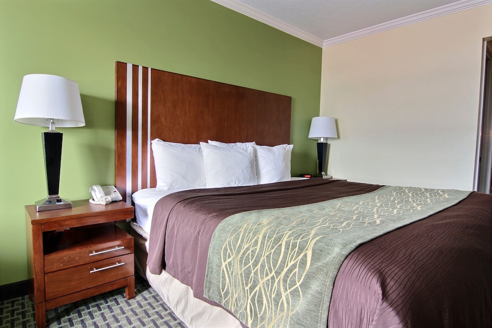 Days Inn by Wyndham Austintown 16/41