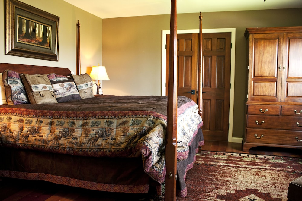 White Birch, King Bed, Queen and Twin Beds