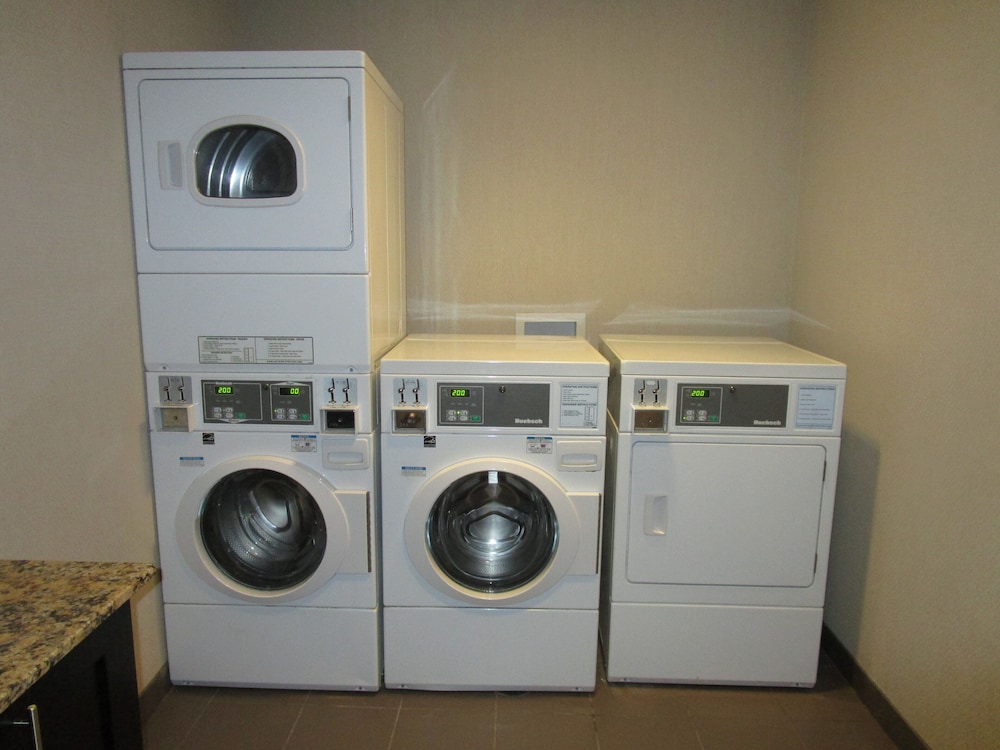 Chateau Inn and Suites Bonnyville 23/42