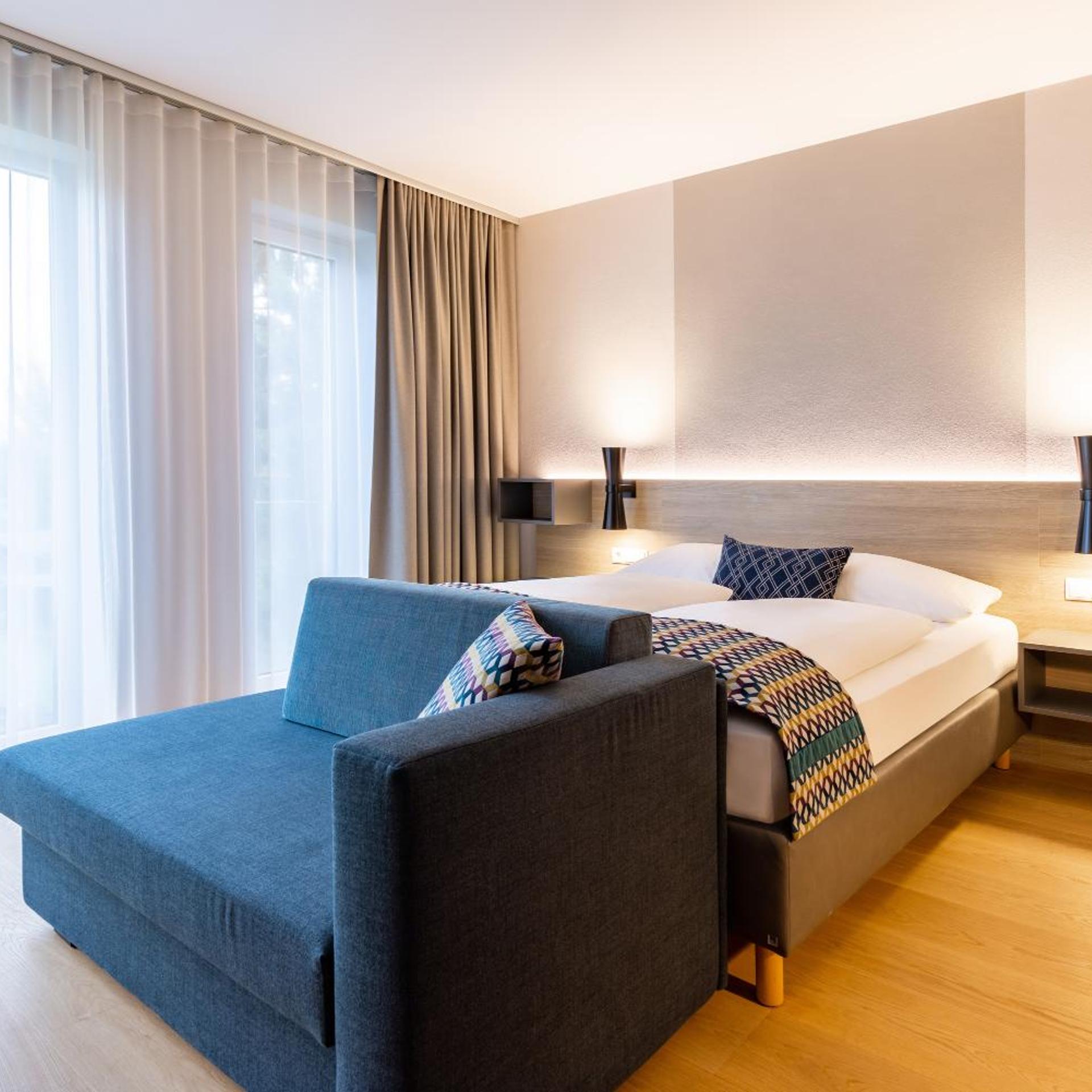 غرفة ديلوكس بسرير كوين مع أريكة، Parkhotel Maximilian Ottobeuren 10/10