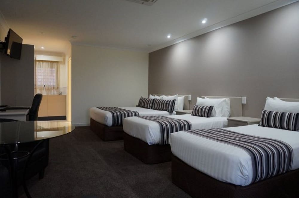 The Central Caleula Motor Lodge 20/38