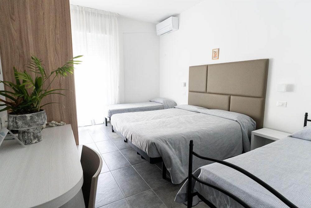 Hotel Eugenio 12/31