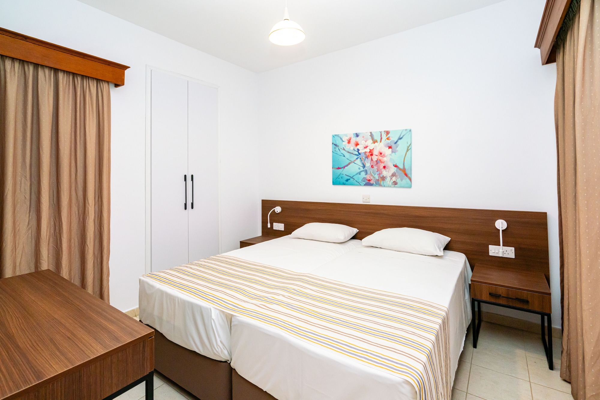3 BEDROOMS, VILLA, PARTIAL SEA VIEW