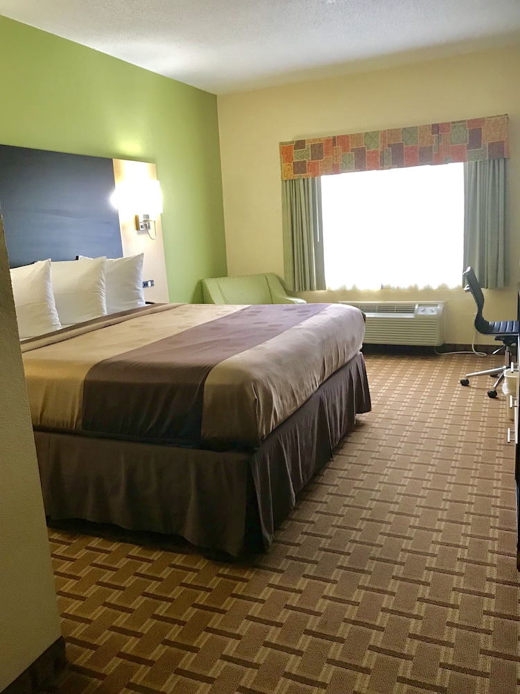 Quality Inn & Suites Benton Harbor - St. Joseph 6/24