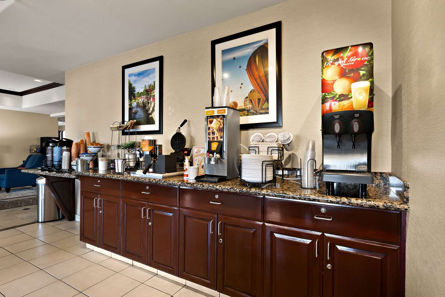 Comfort Inn & Suites Airport Convention Center 31/43