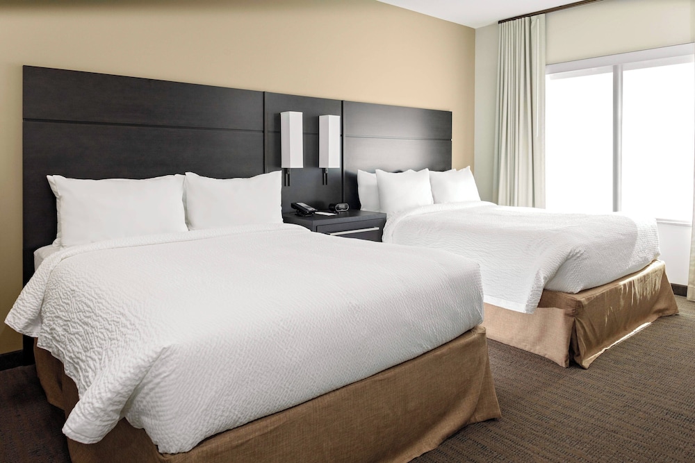 1 BEDROOM, SUITE
