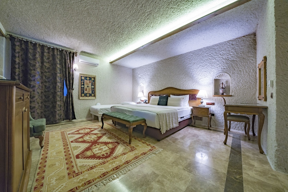 Artemis Cave Suites 13/64