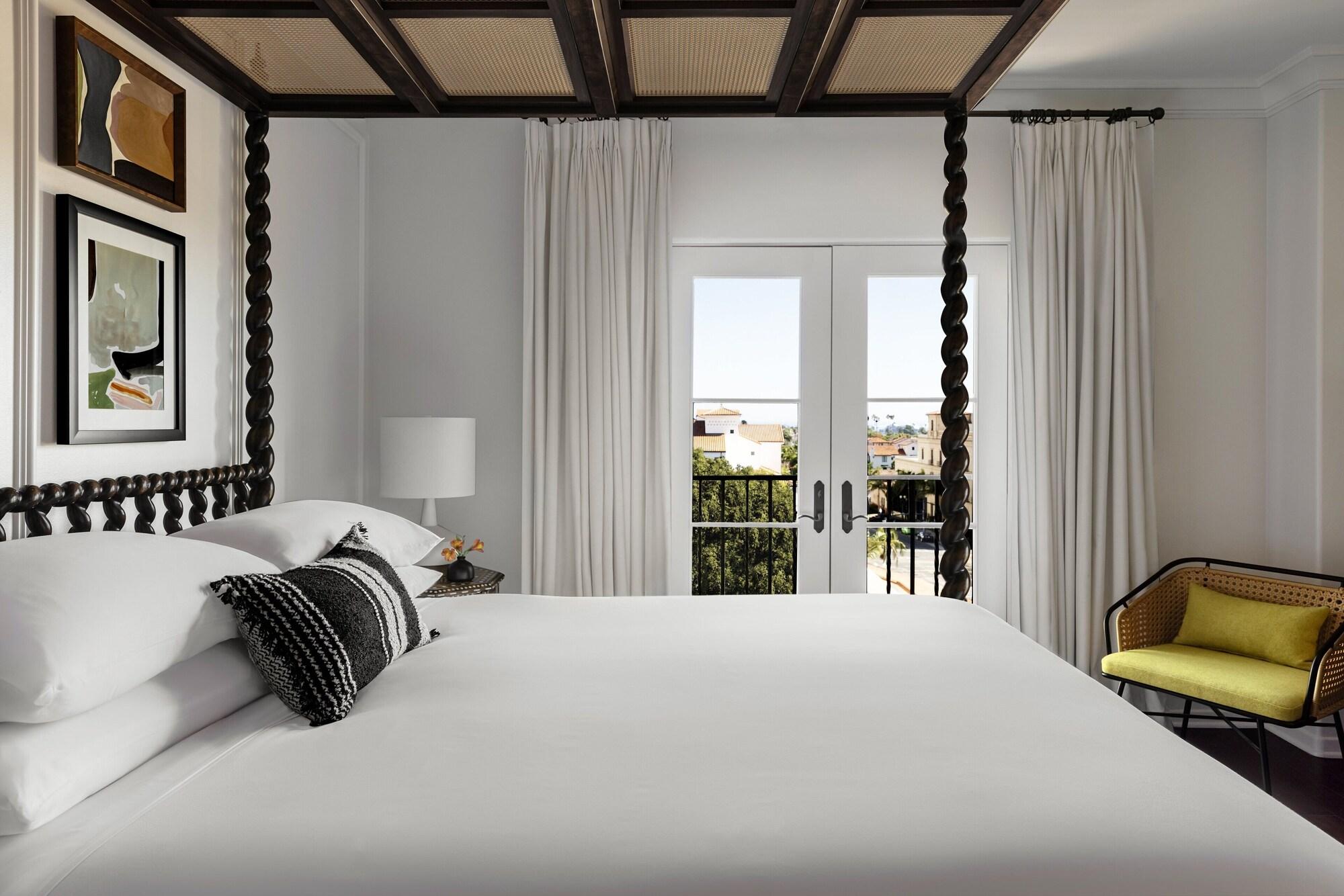 Canal, Suite, King Bed, Accessible