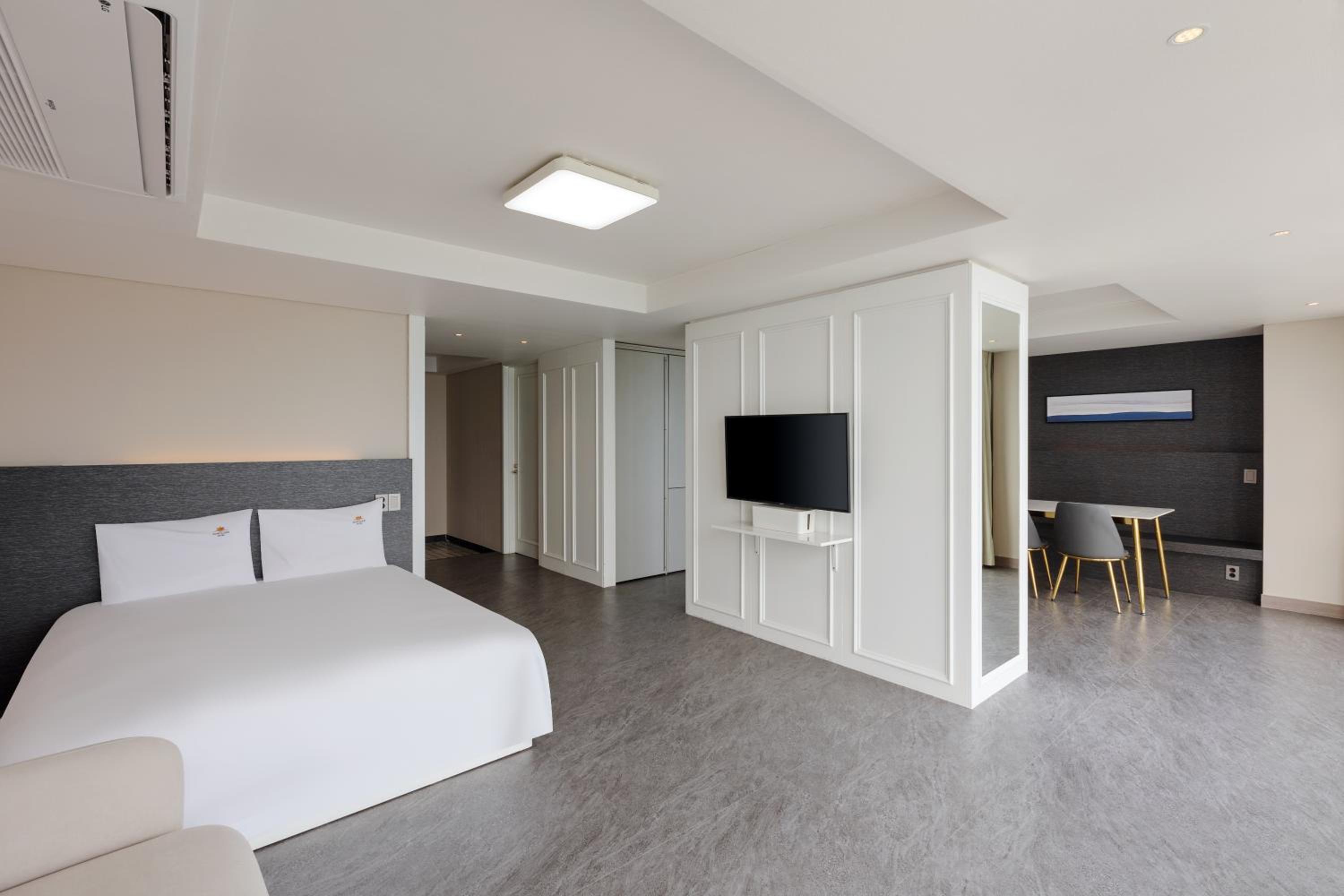 Executive, Suite, Sea View, with Pool