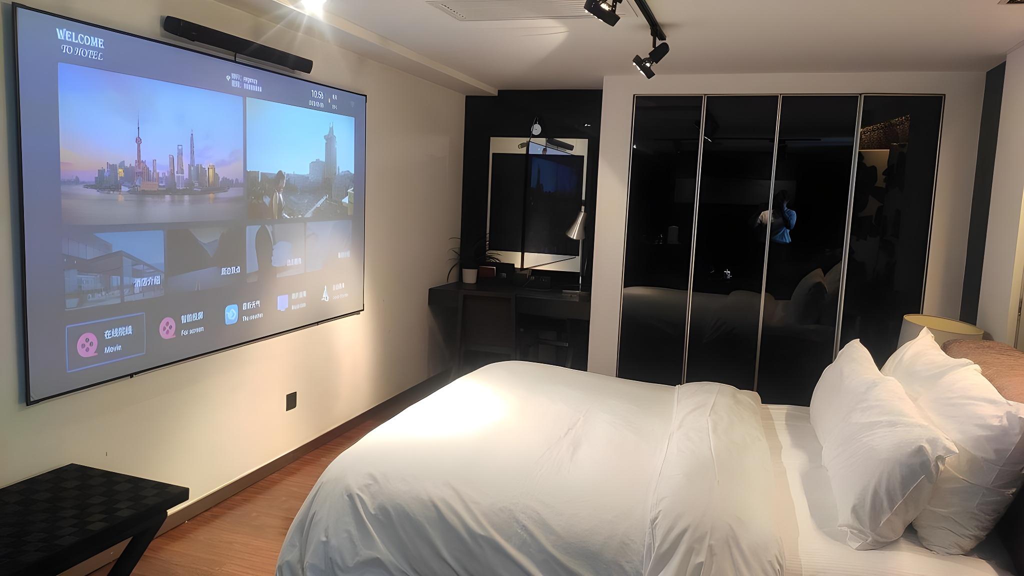 Deluxe, Queen and Twin Beds, No Window
