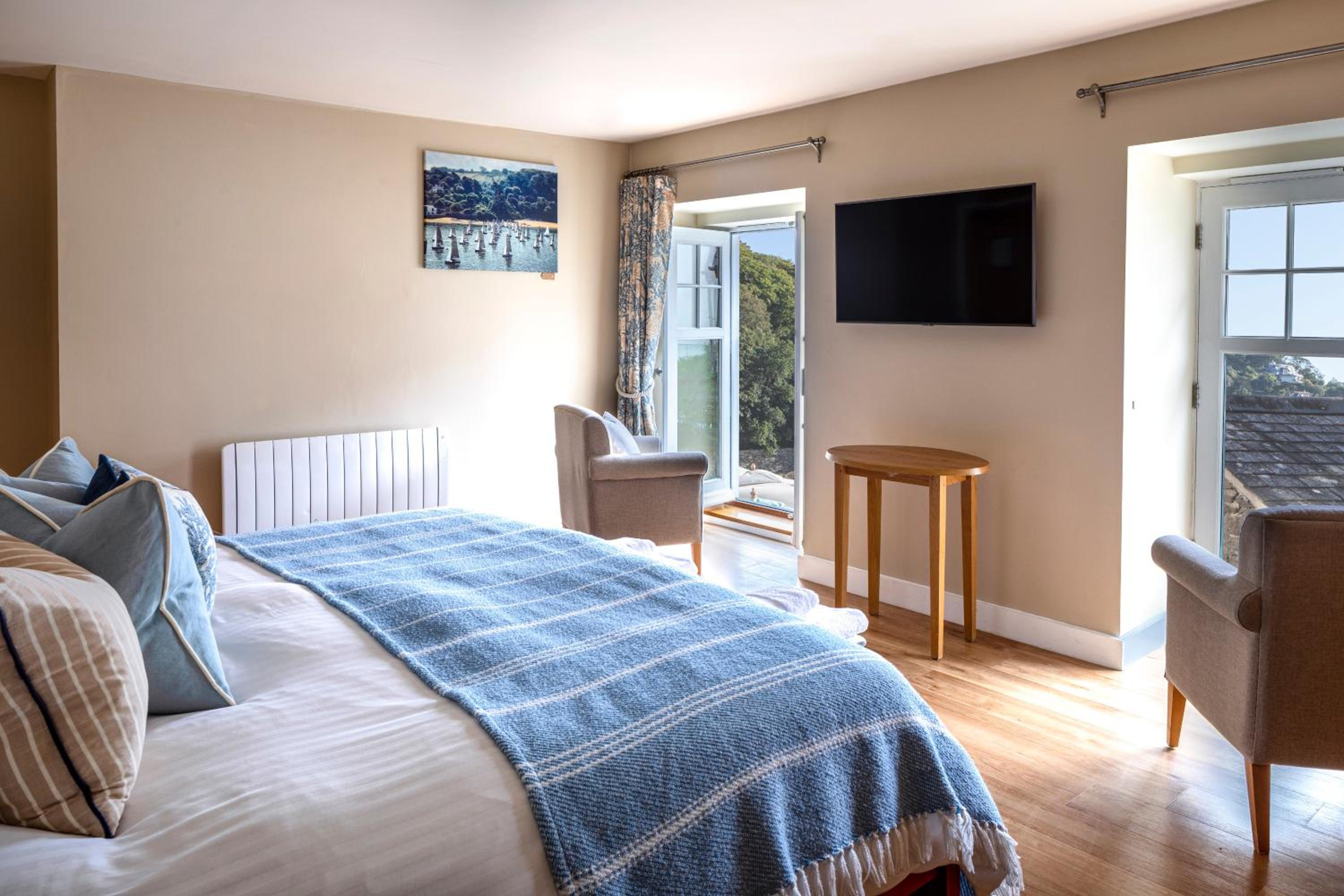 Deluxe, Double Bed, Side Sea View