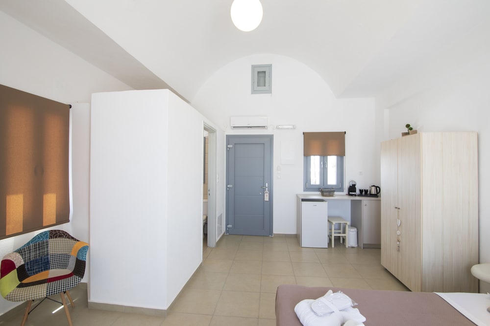 Thira S Dolphin Hotel 43/72