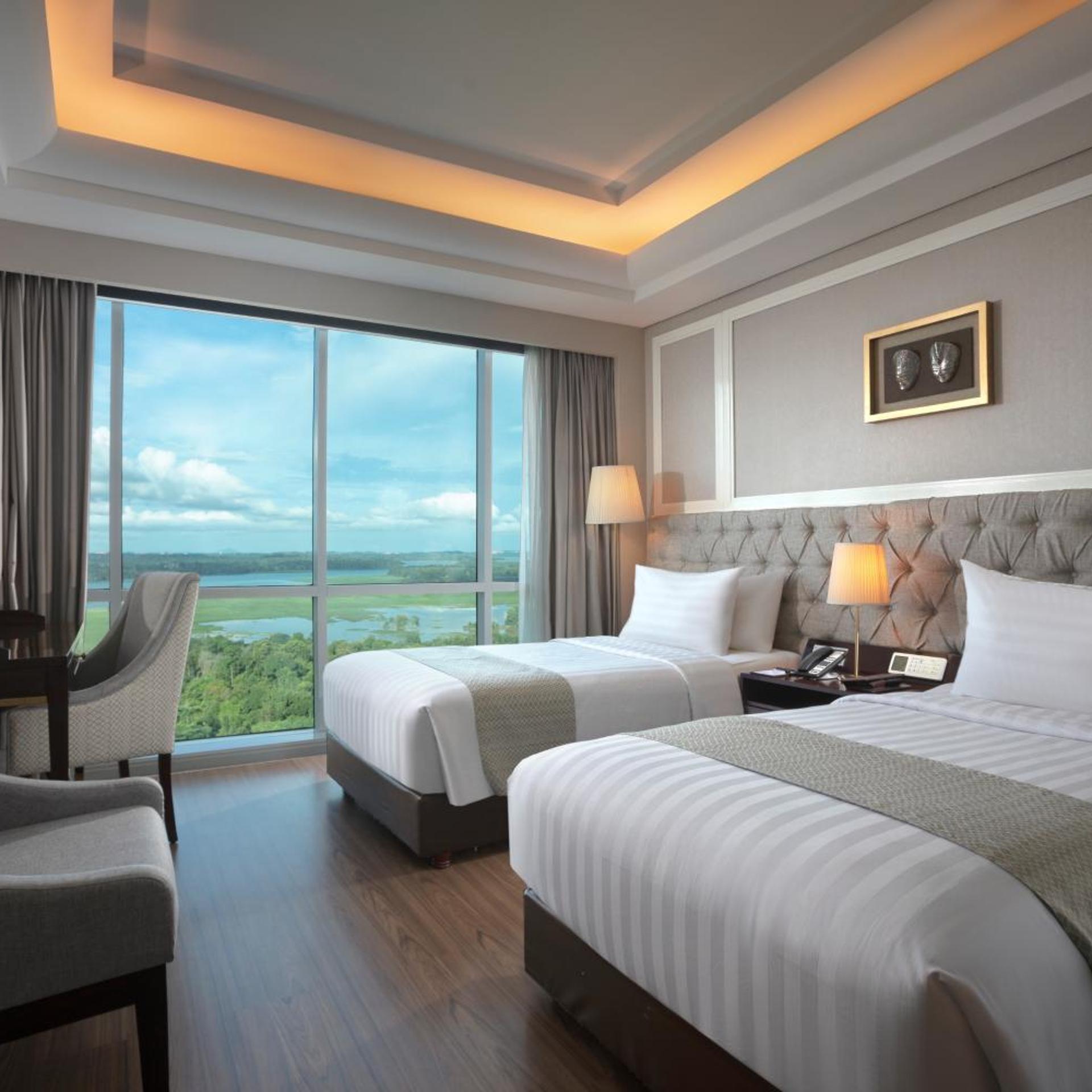 غرفة ديلوكس بسريرين منفصلين بإطلالة على البحيرة للمدخنين
