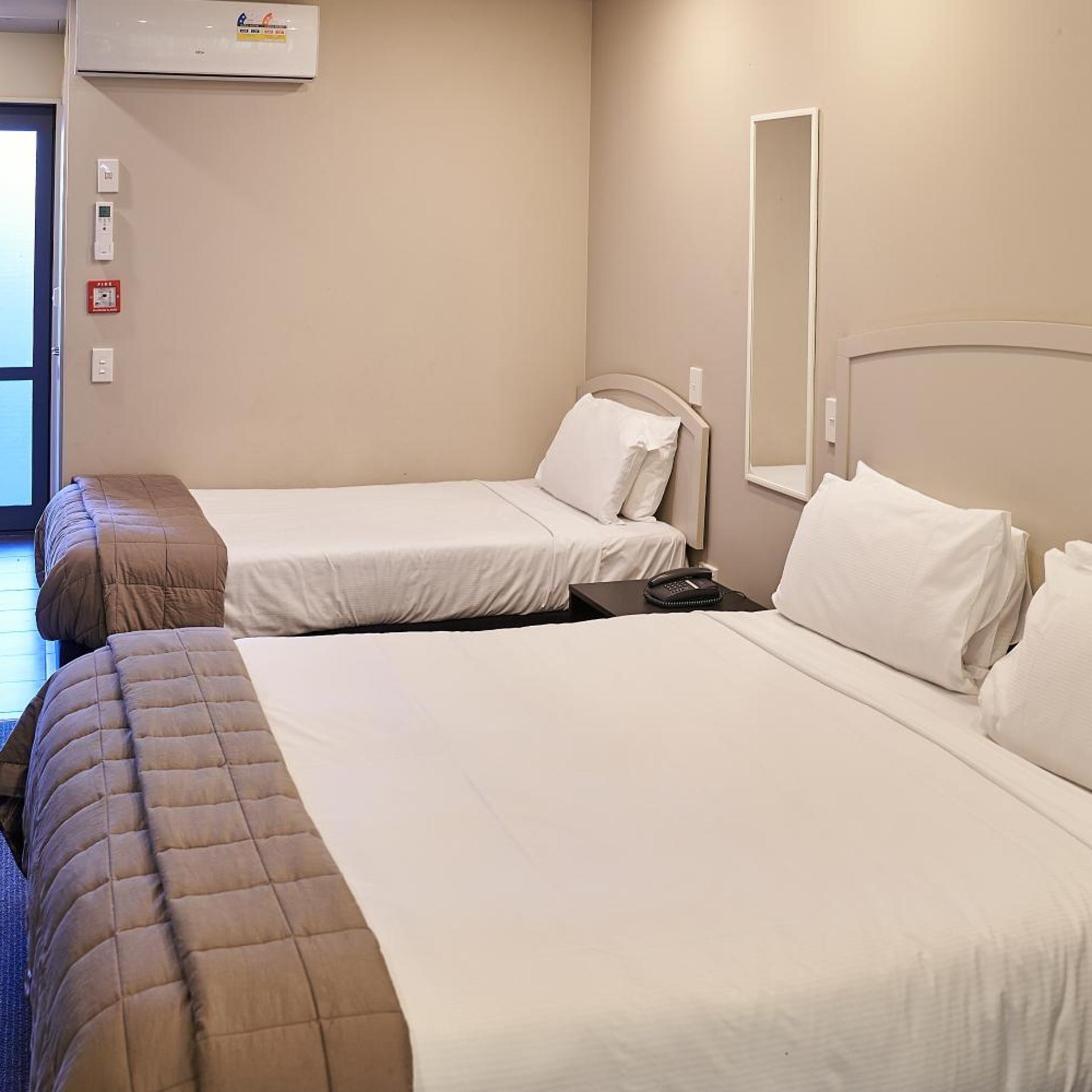 AZENA MOTEL 25/50